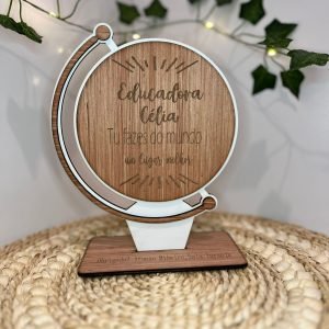 Placa Decorativa em MDF e Mogno em Forma de Globo para Finalistas do Ano Lectivo Personalizada