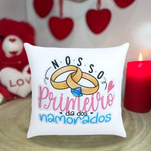 Almofada Personalizada "Nosso Primeiro Dia dos Namorados" – Um Amor para Recordar