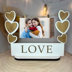 Moldura em MDF com foto pendurada