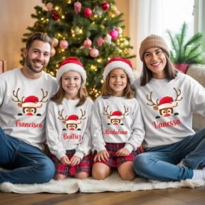Sweatshirts Personalizadas de Natal Família – Rena com Gorro e Nome Individual