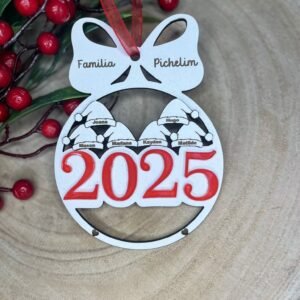 Enfeite de Natal Personalizado em MDF e Acrílico – Bola com Nomes Gravados e Ano