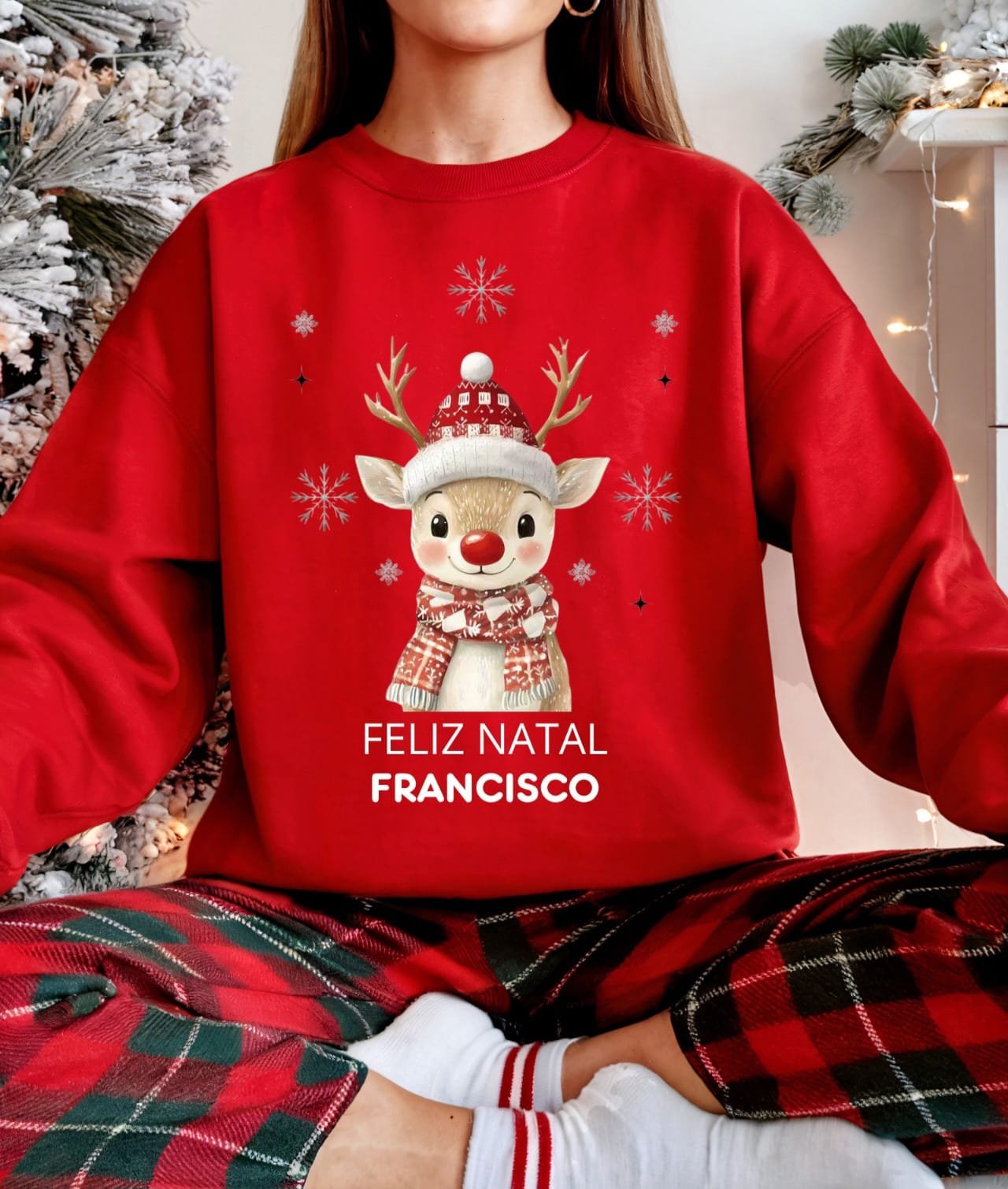 Sweatshirt Natal Personalizada “Rena Invernal – Feliz Natal com Nome”